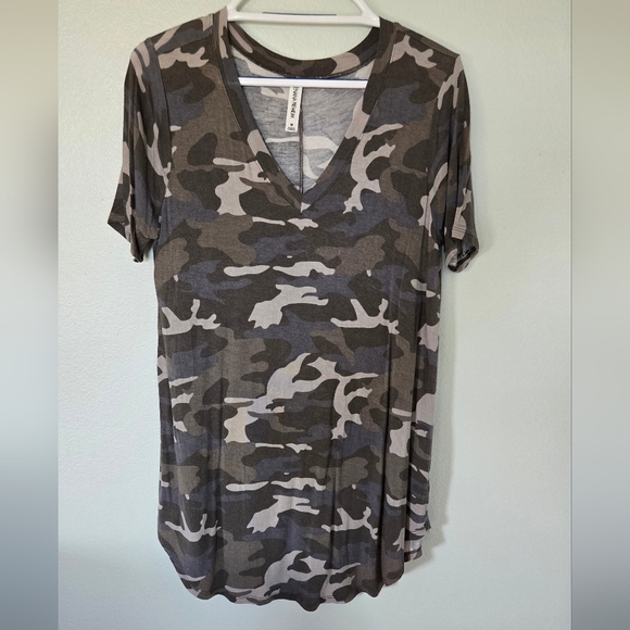 Zenana Premium Camo Tunic Top Medium - Picture 1 of 6
